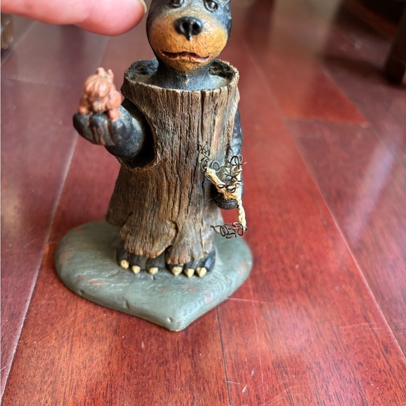 American chestnut folk art “petey master of disguise”  year 2000 bear figurine - Picture 8 of 9